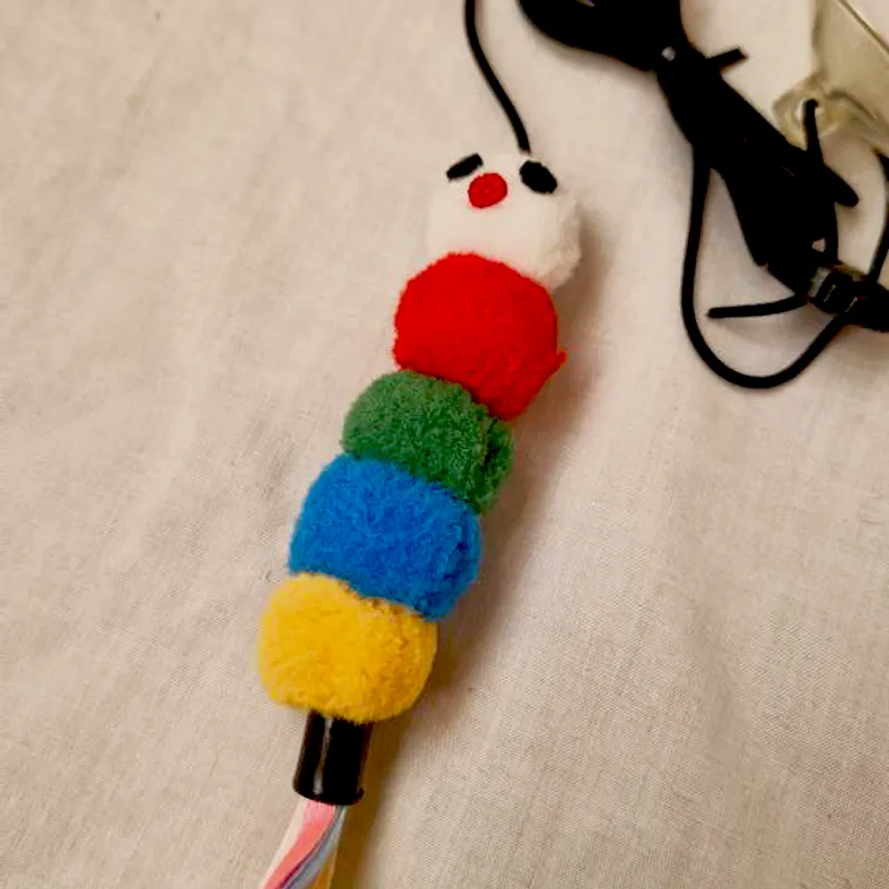 اسباب بازی گربه مدل آویز چسبان روبان دار