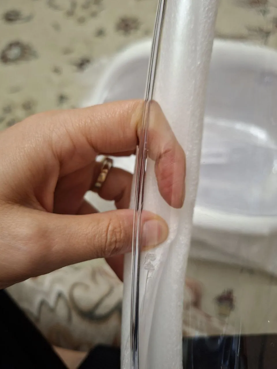 جای خواب پنجره ای با خط و خش جزئی
